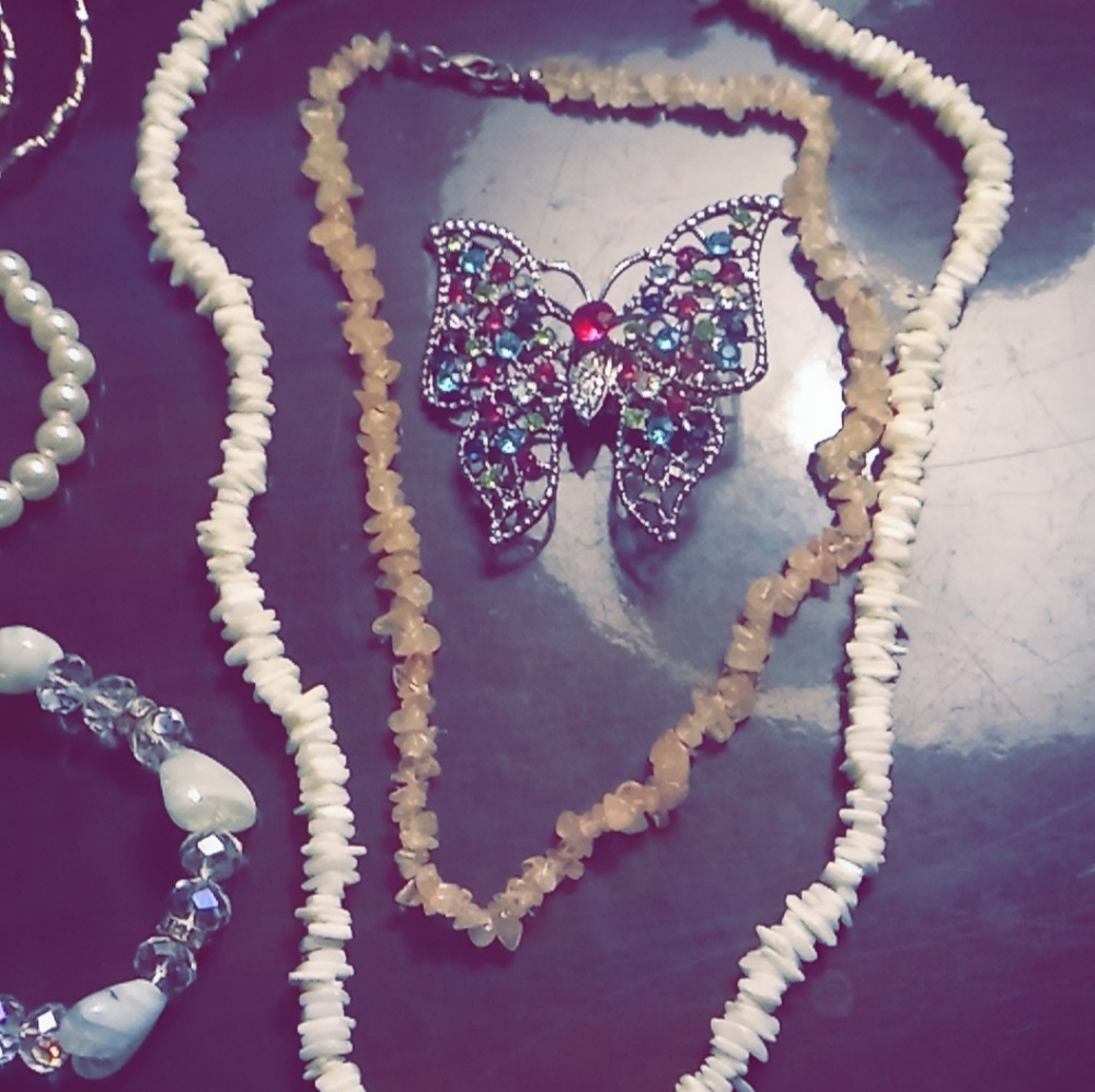 SOLD!! Jewelry bundle !! - Picture 4 of 4